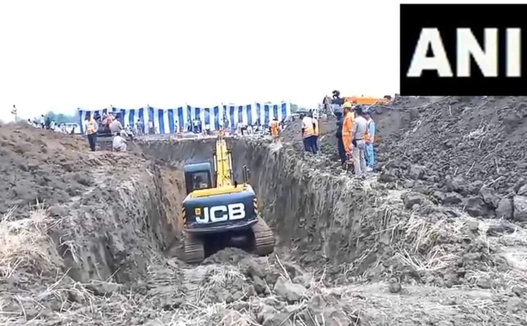 A child who fell into a borehole; Rescue operations are intense