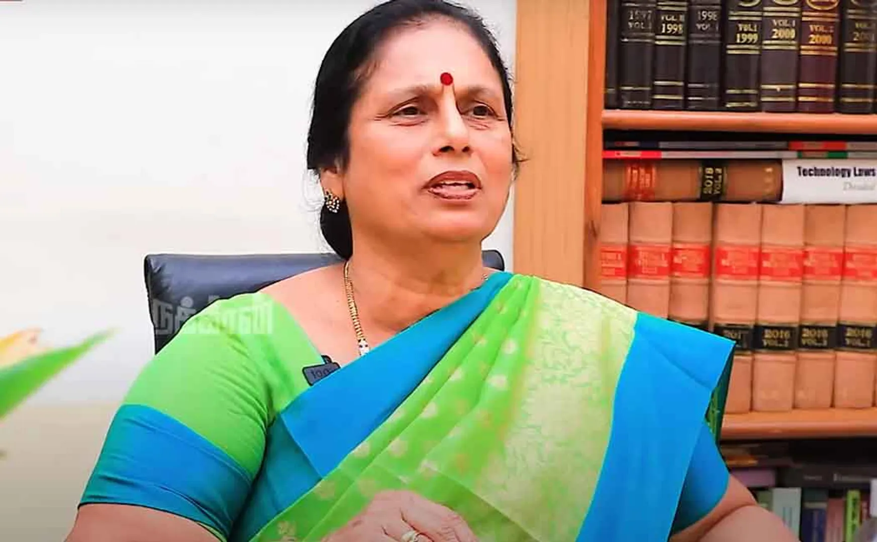 advocate-santhakumaris-valakku-en-54