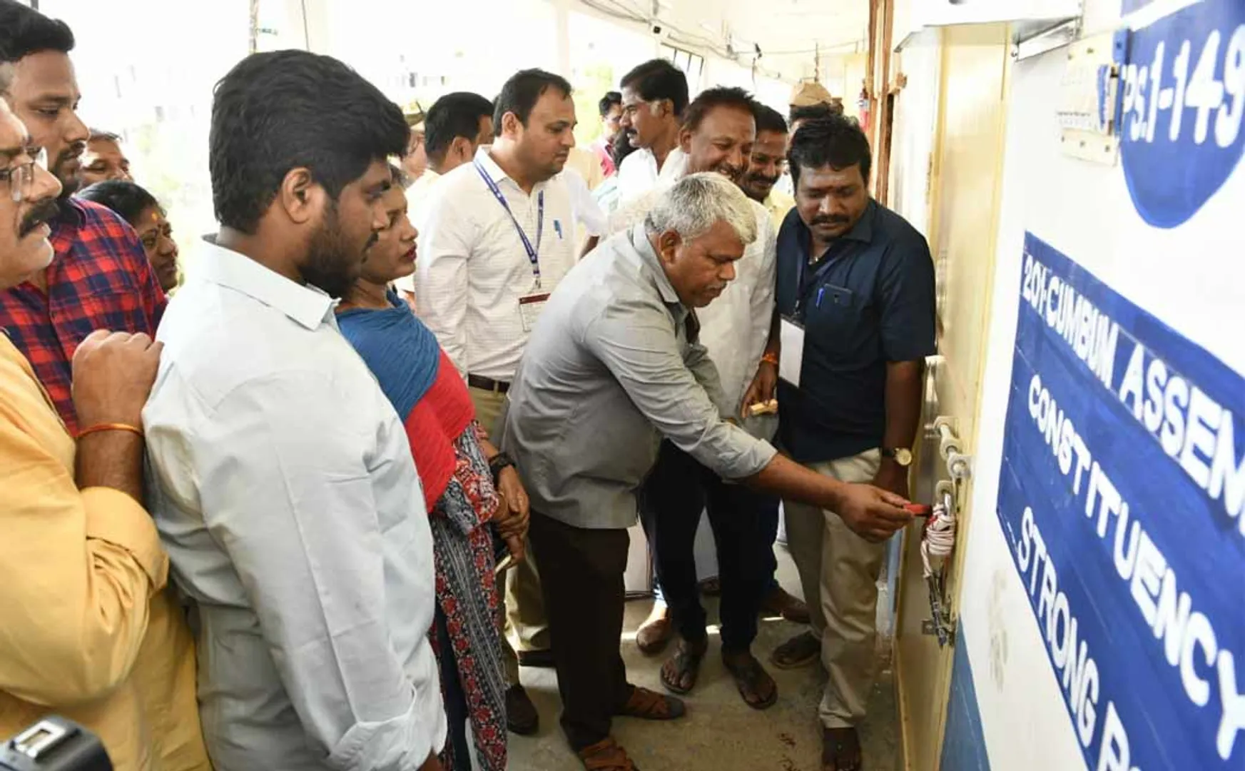 Theni Lok Sabha voting machines kept in a safe room and sealed!