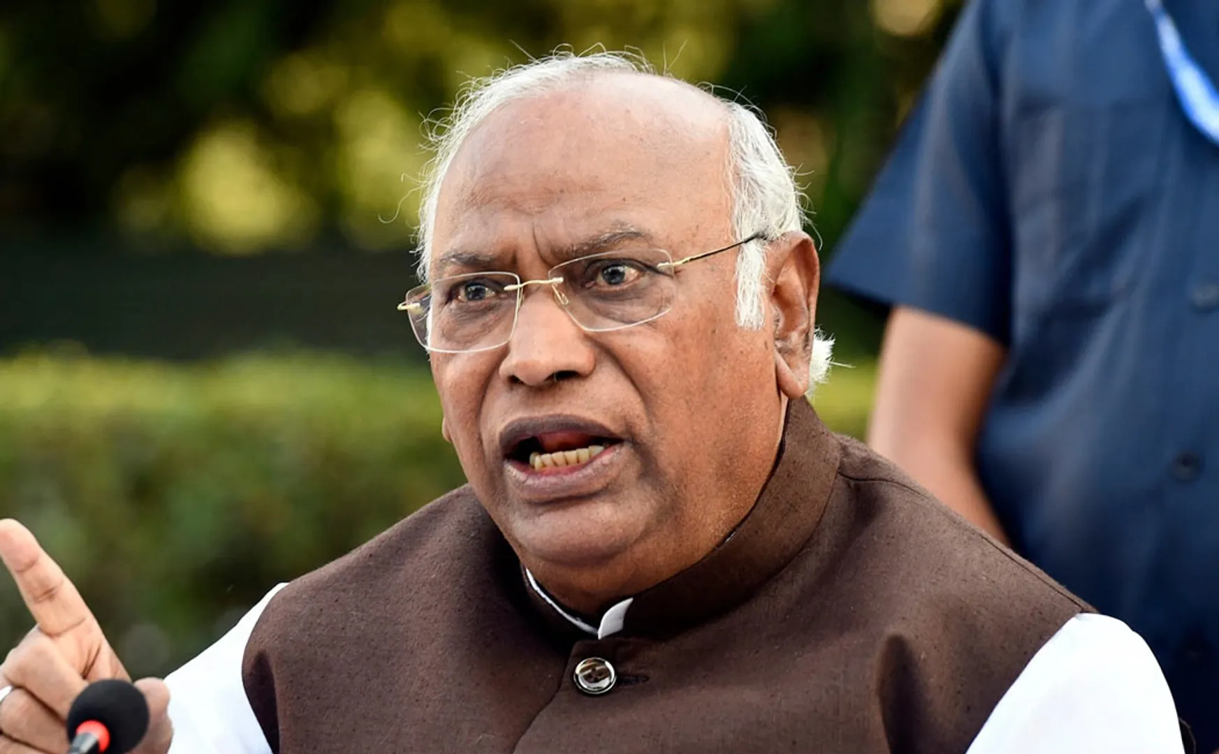 Mallikarjuna Kharge says Nitish Kumar is more like BJP