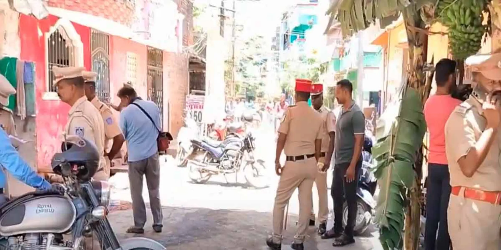drug dealer hacked to in broad daylight; Police investigation