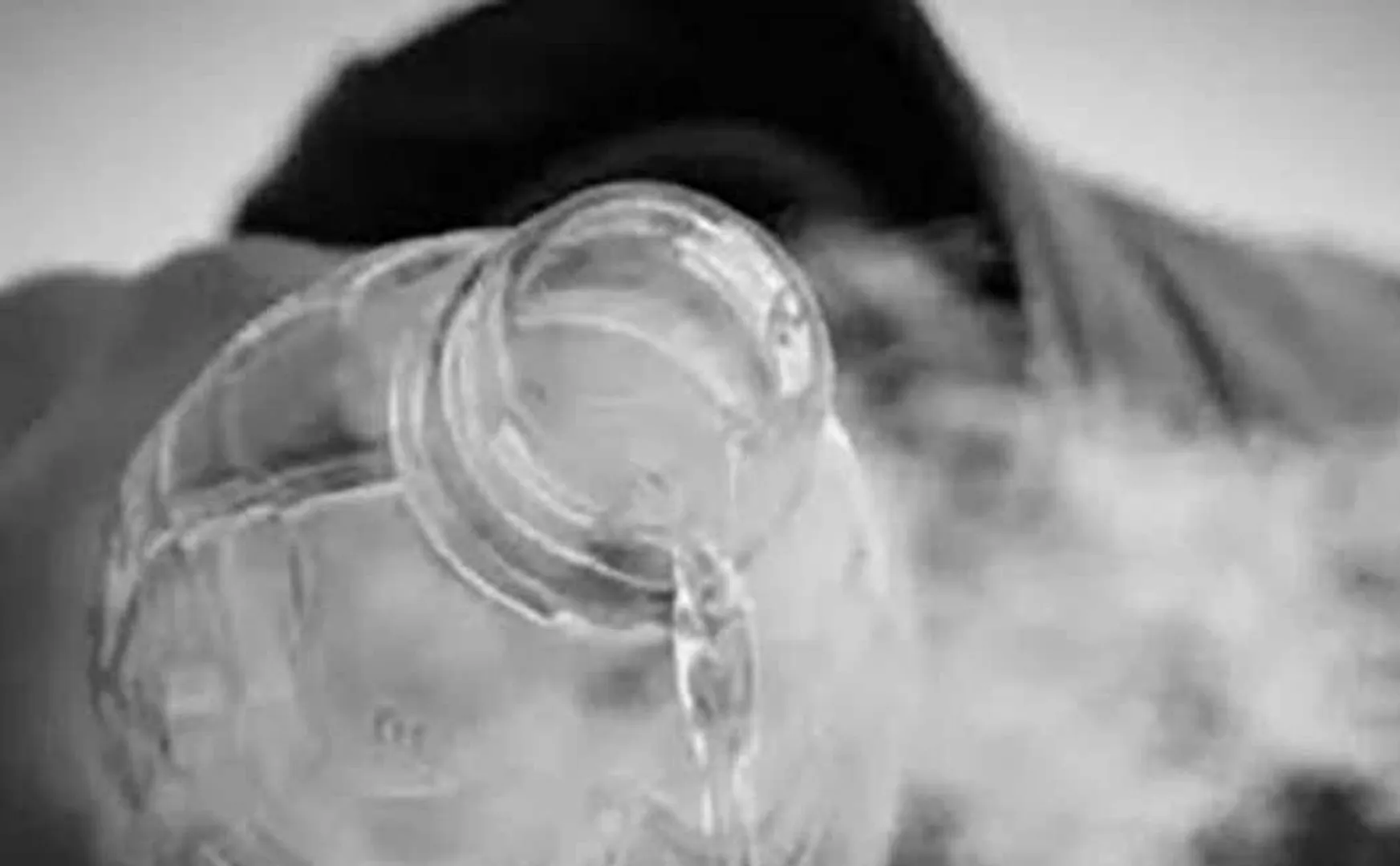 Girlfriend threw toilet cleaning liquid on her boyfriend face 
