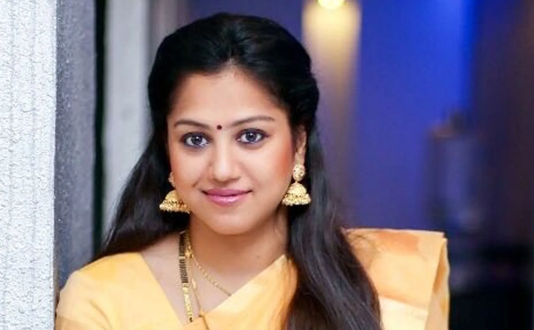 complaint against Sundhara Travels actress radha 
