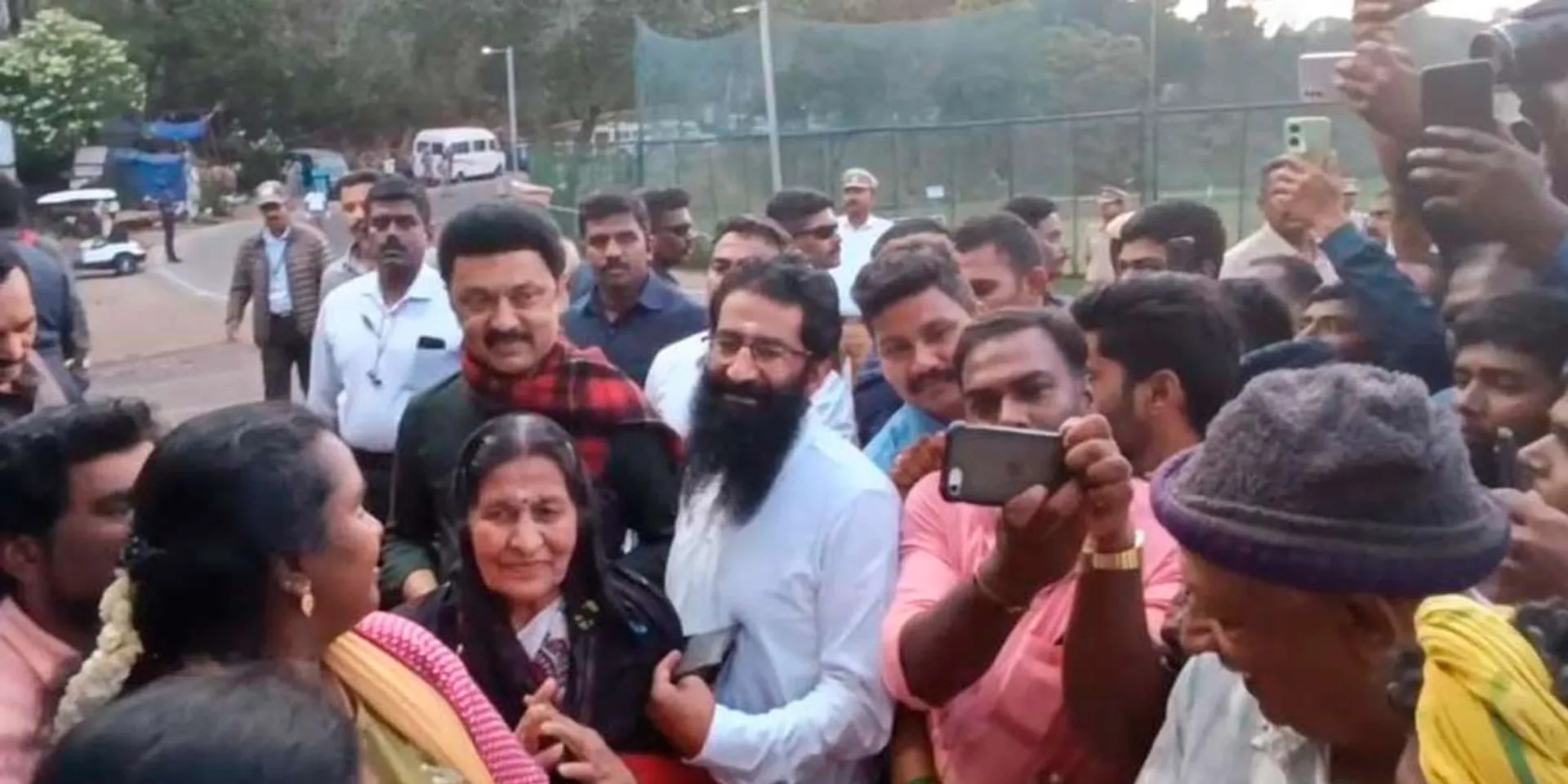 mk stalin at Kodaikanal; Tourists taking selfies