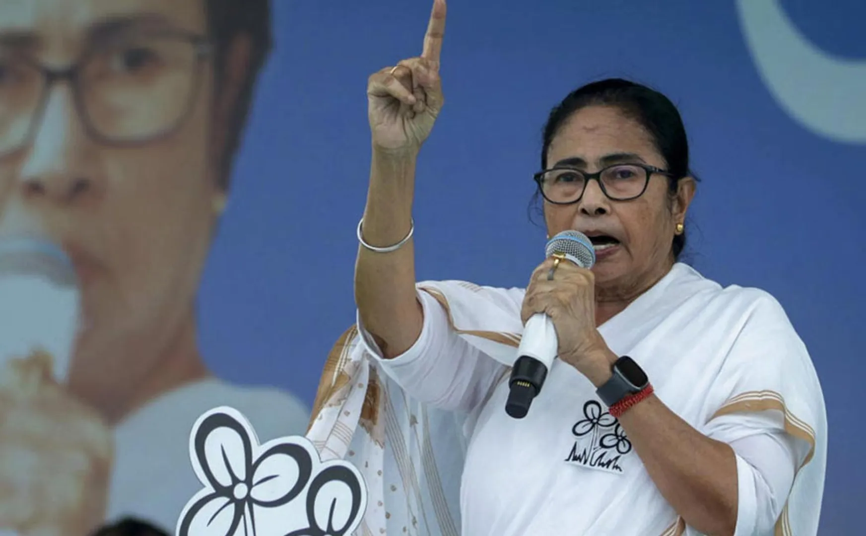 Mamata Banerjee warns BJP will win if vote for Congress
