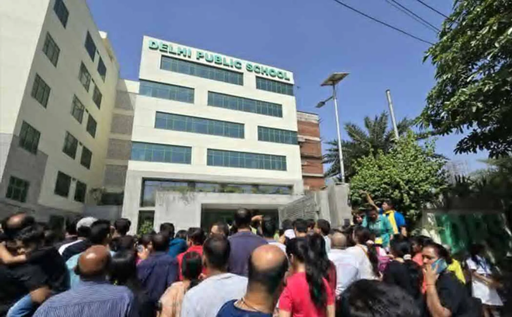  threat to more than 80 schools in Delhi