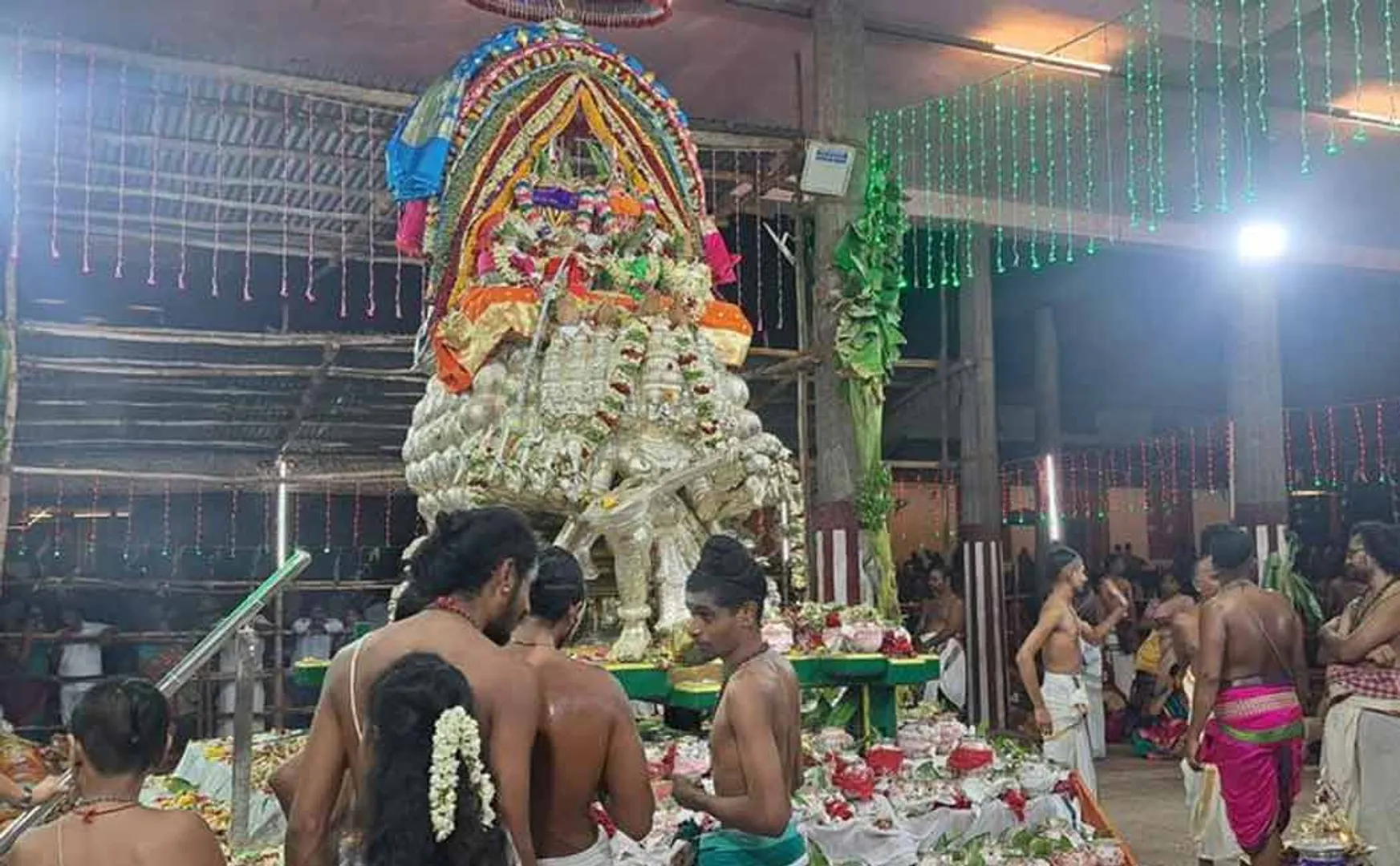 Sami Darshanam by Minister Murthy's family at Nataraja temple