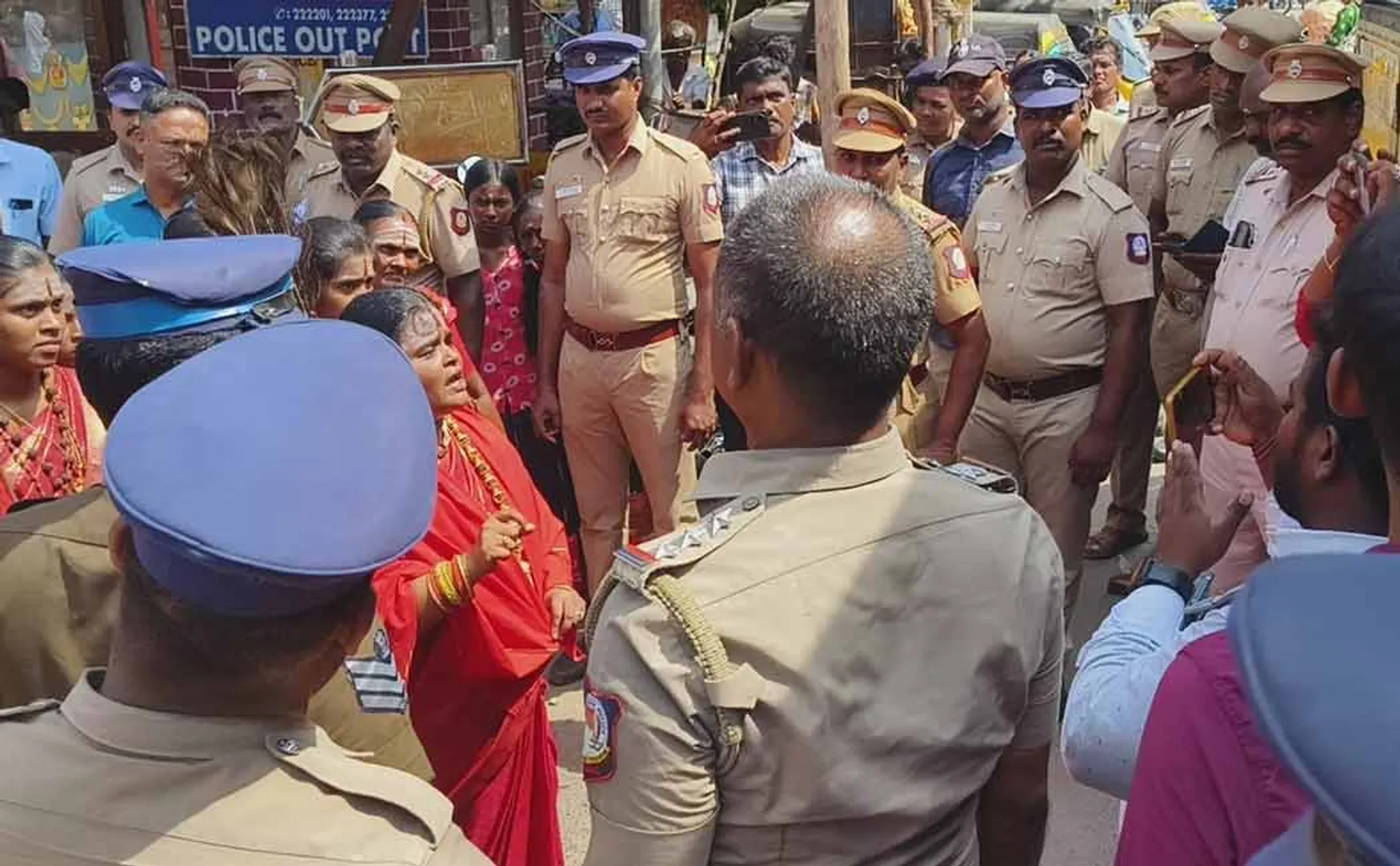 Those who came out after singing thevaram in Nataraja temple were arrested 