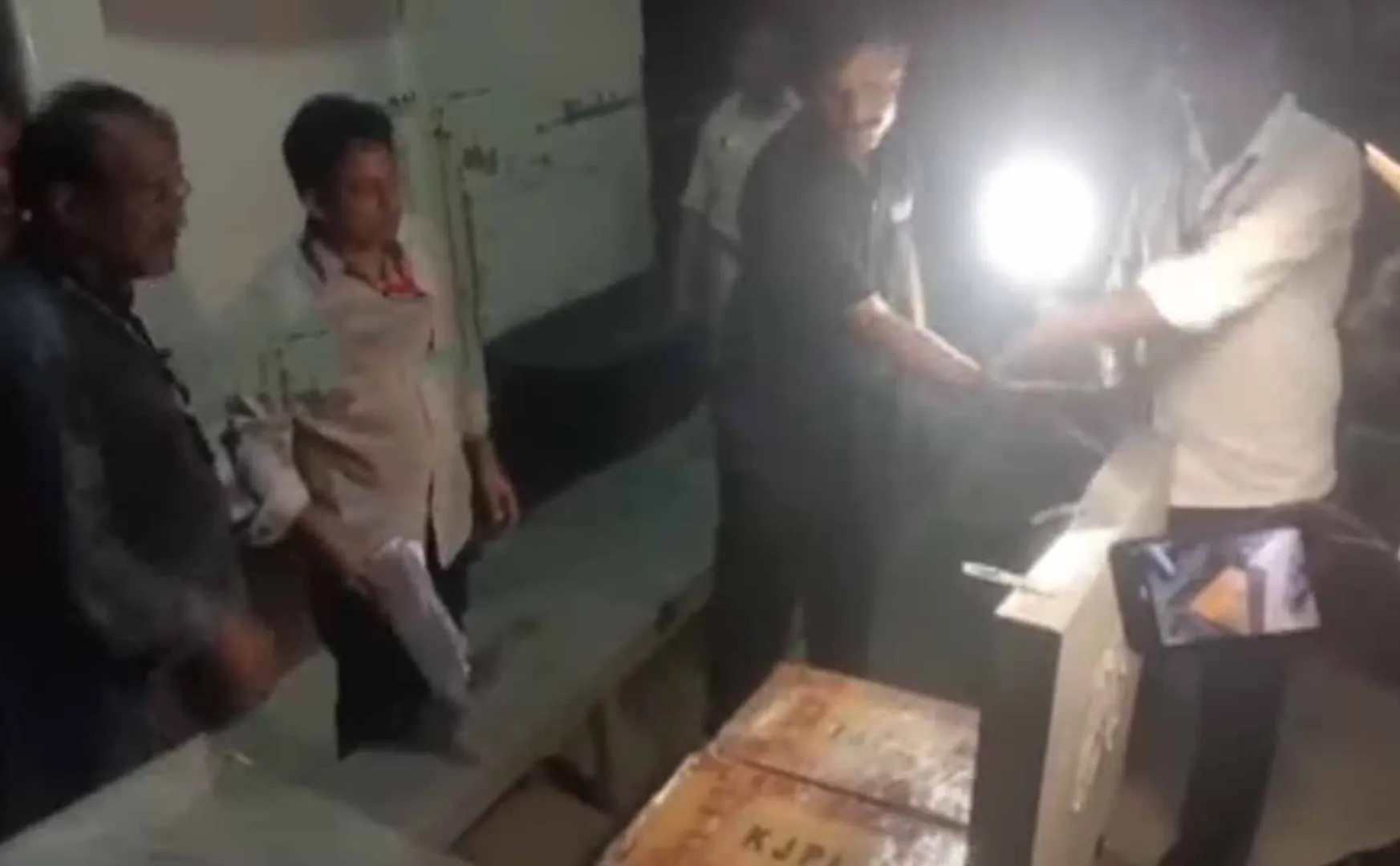 Rs. 17 crore worth of gold seized in Andhra Pradesh