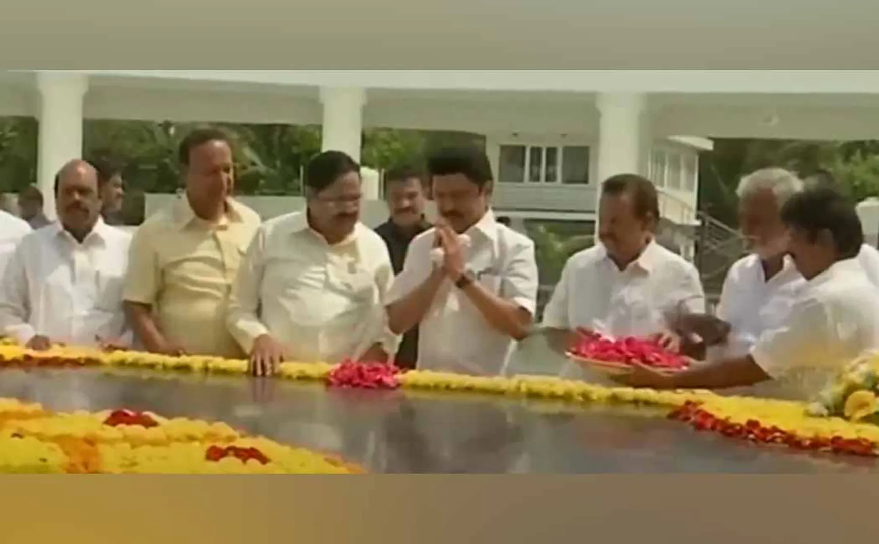 Chief Minister honors Anna kalaignar Memorial