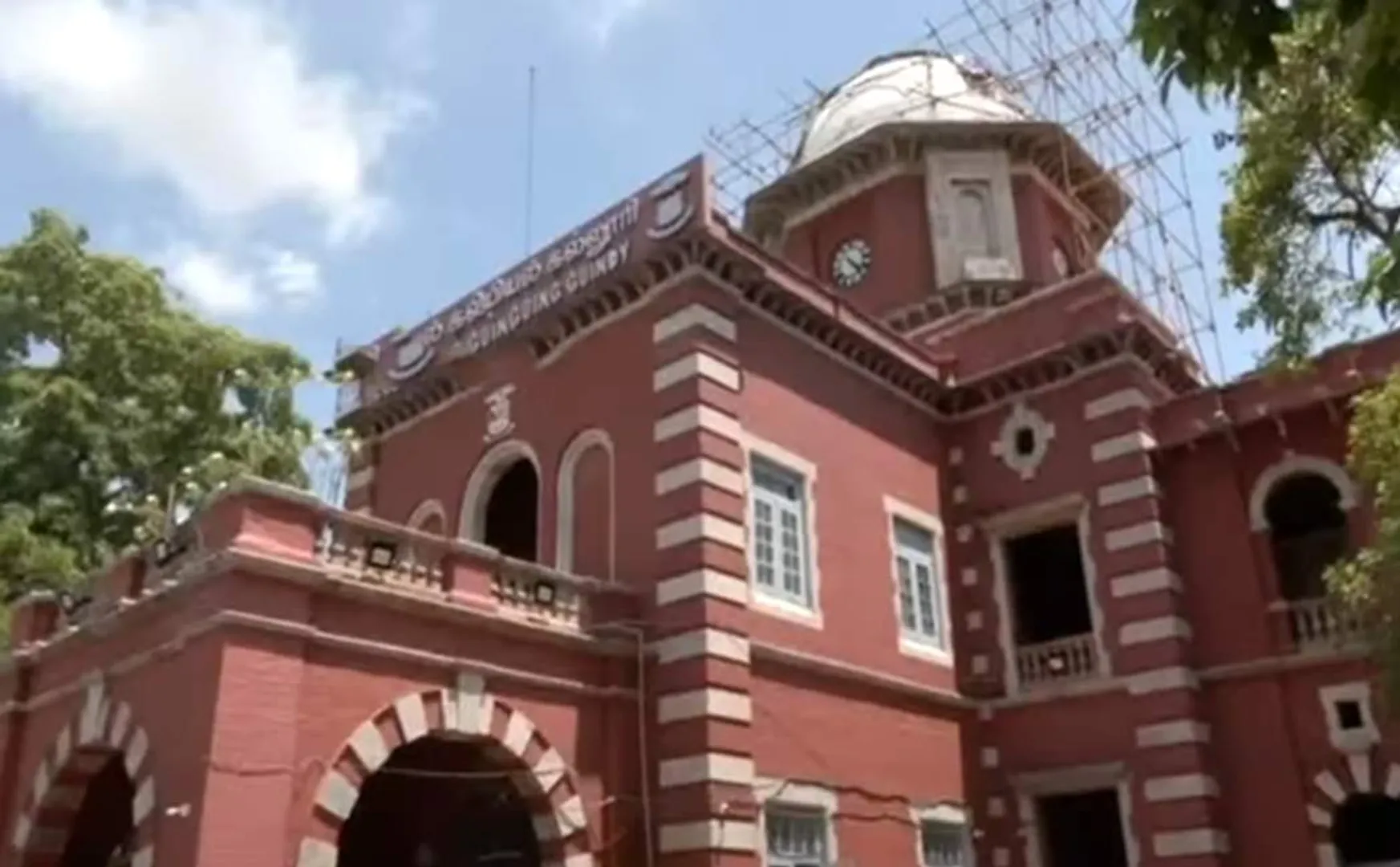 Confusion at the counting center for South Chennai constituency