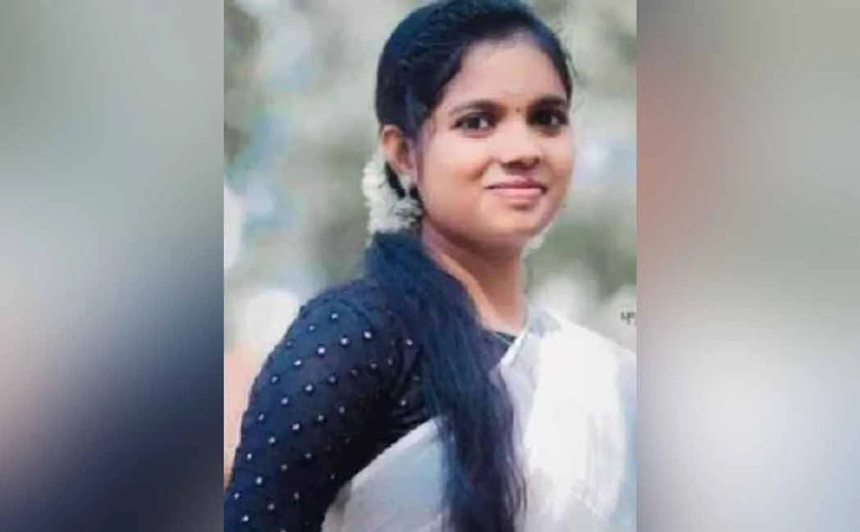 kerala woman passed away after eating Arali leaf while talking on phone with friends