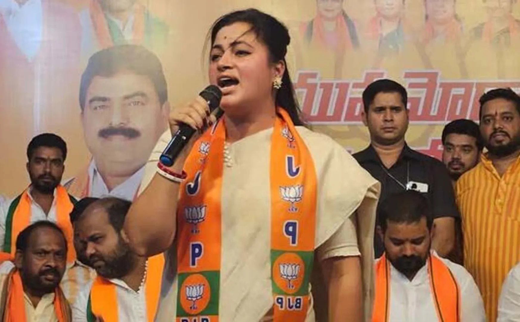 Controversial speech of the BJP candidate navneet rana who warned Asaduddin Owaisi brother