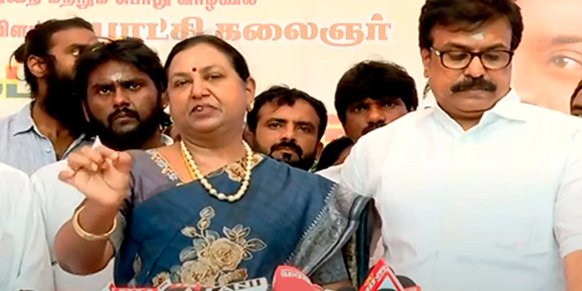 "If only he had been in a khadar vetti shirt..."- Premalatha Vijayakanth 