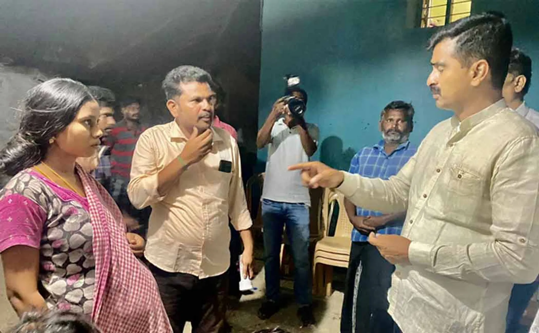 Durai Vaiko consoled families of those who lost their lives in  crackers accident