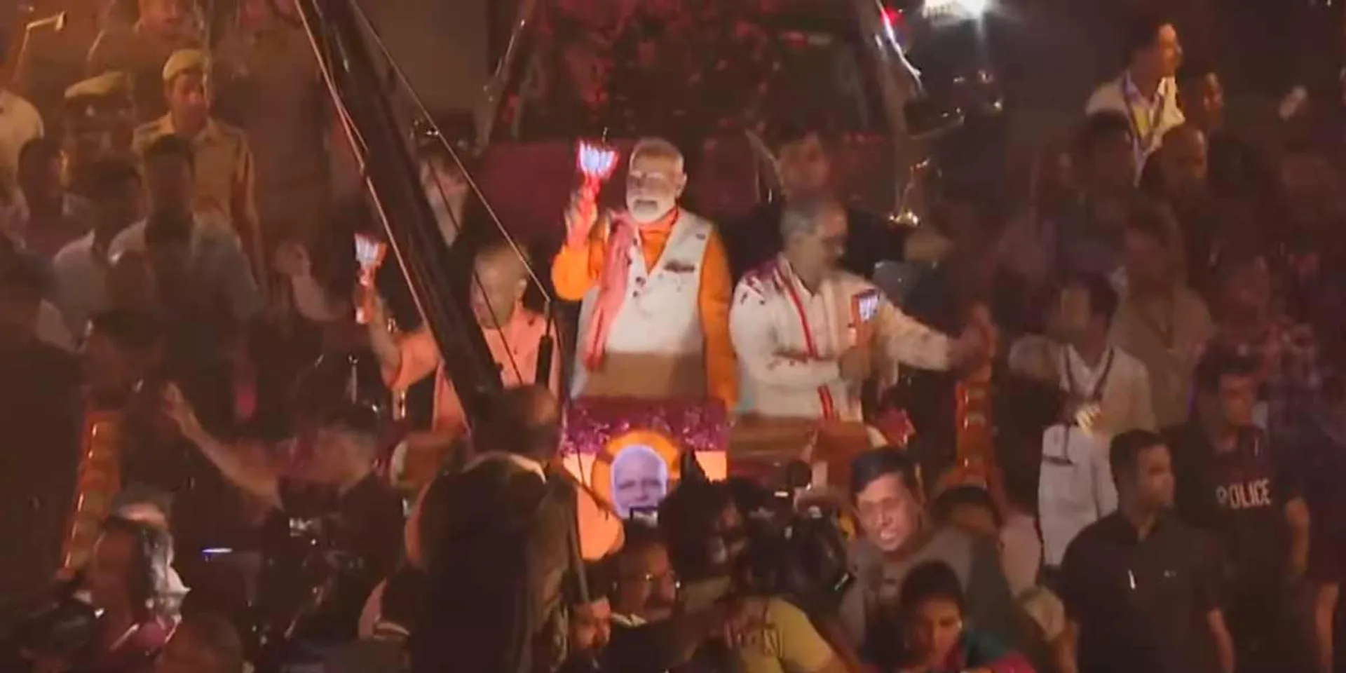  Modi held a vehicle rally in Varanasi