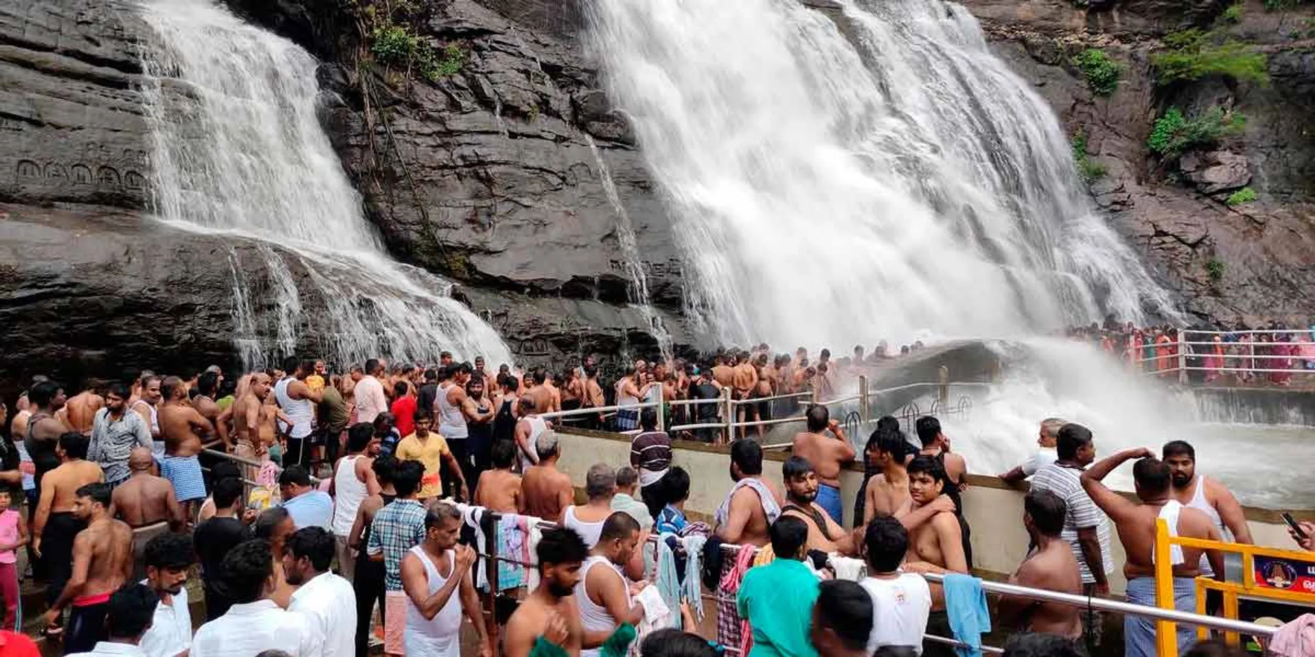 Heavy rain warning echo; Bathing  prohibited in the  Kutralam 