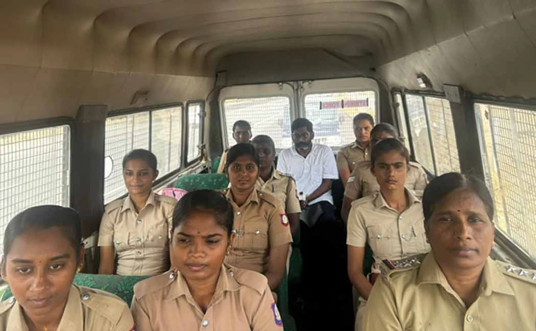 savukku Shankar is brought to the court under the protection of female police