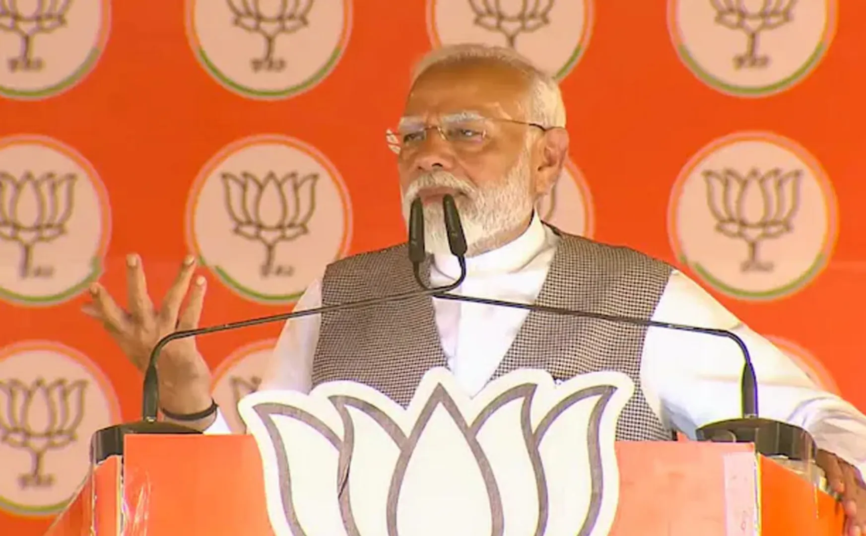 PM Modi criticism on Pakistan has a begging bowl in its hands