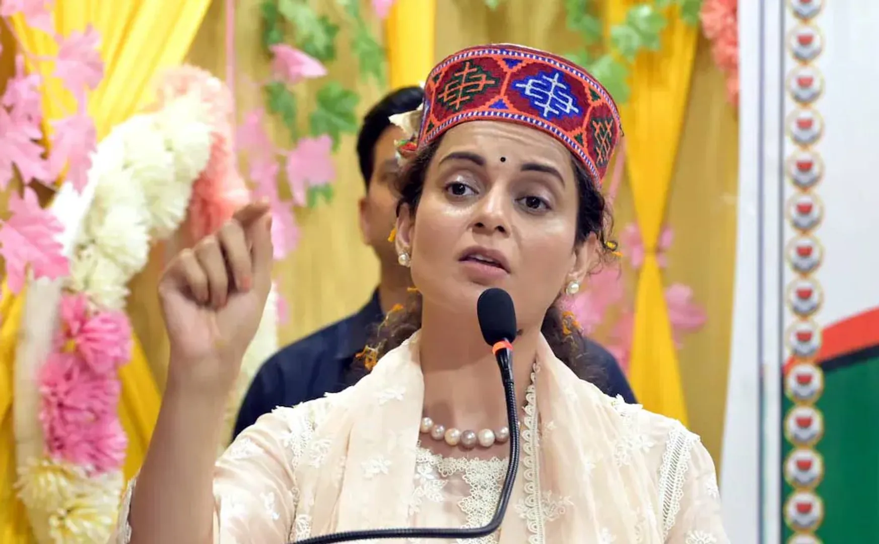 kangana ranaut says she will quit cinema if she win the election