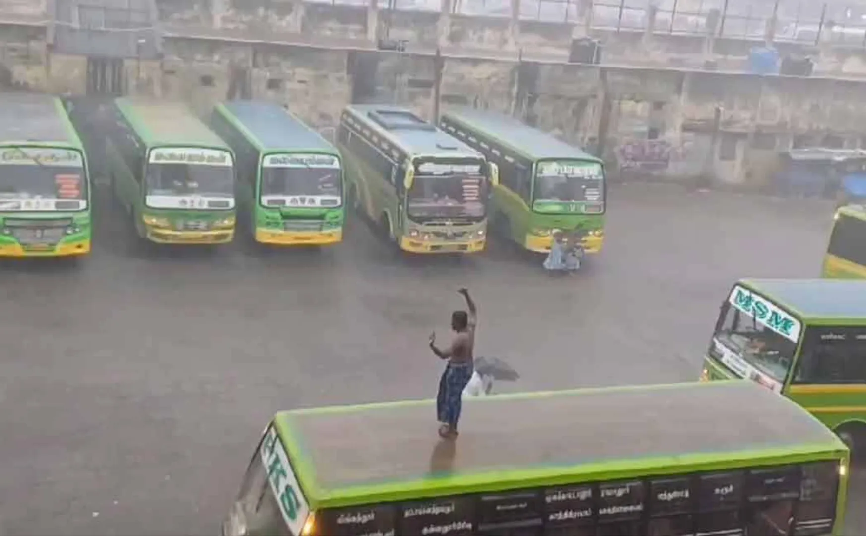 Karur is a dancing youth who boarded a bus in the rain