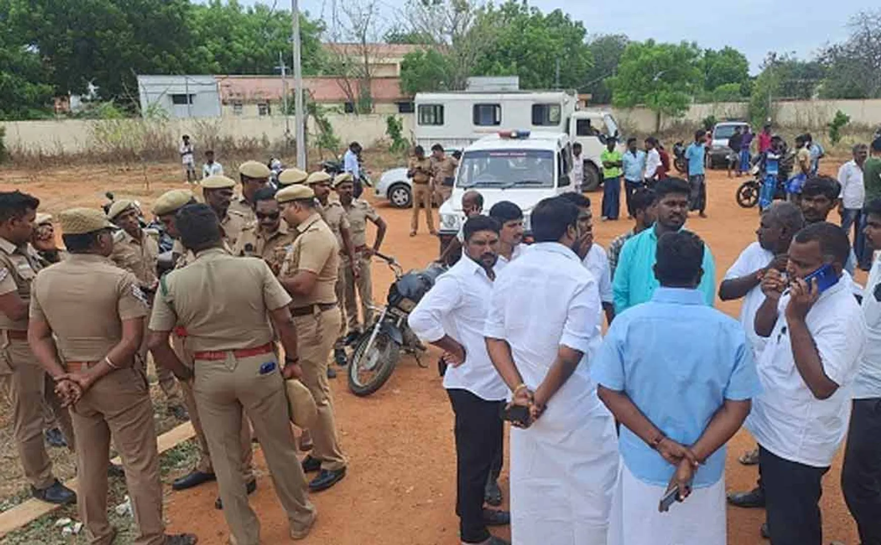 Youth hacked to incident in Tirunelveli