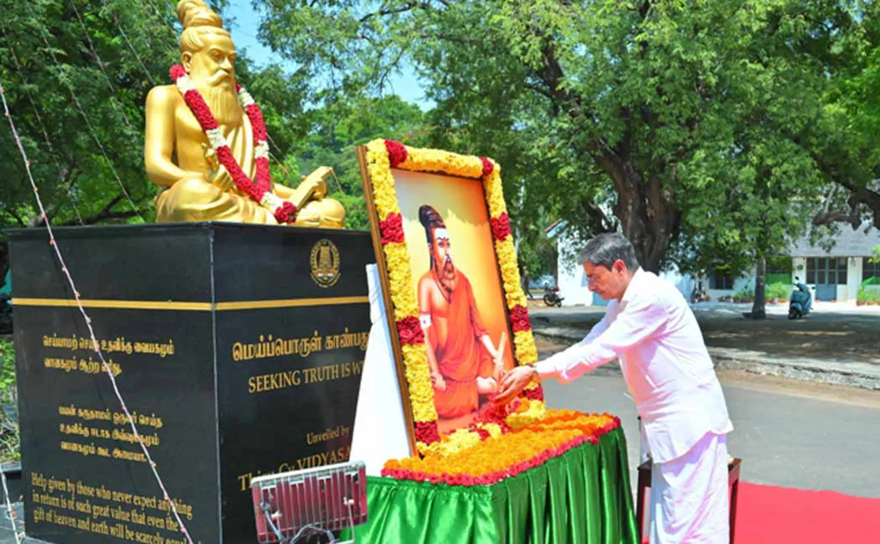 Saffron Dress Controversy; Thiruvalluvar Governor R.N. Courtesy of Ravi