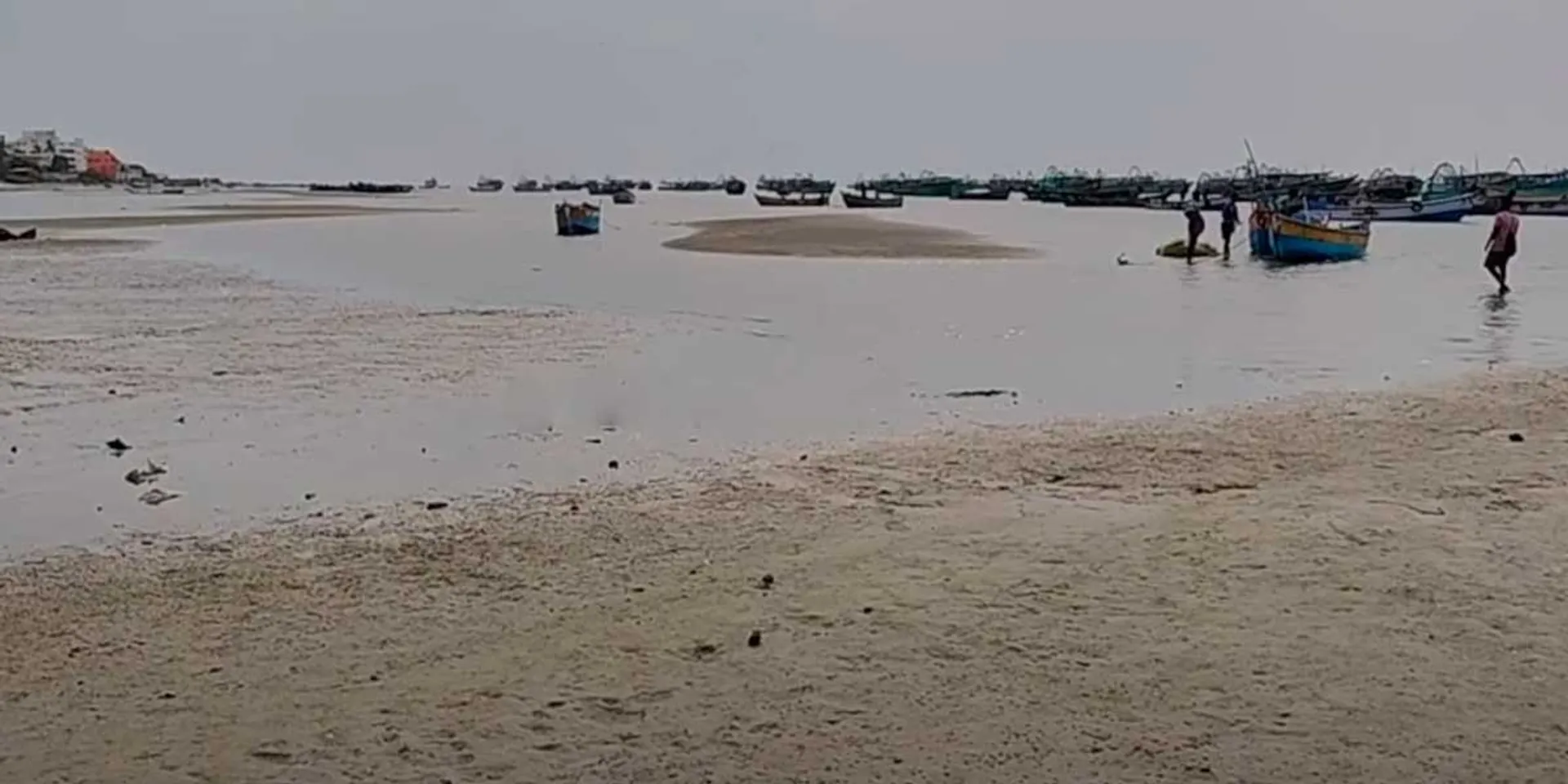 flat boats; 300 meters indented sea