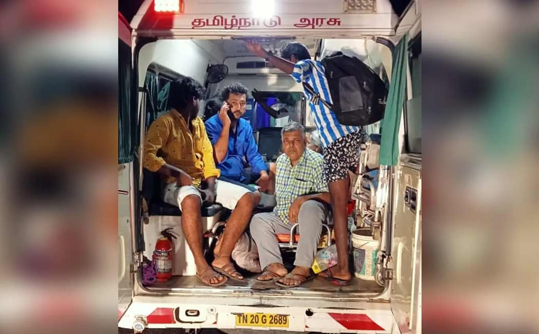 Tourist van crashes in the middle of the night