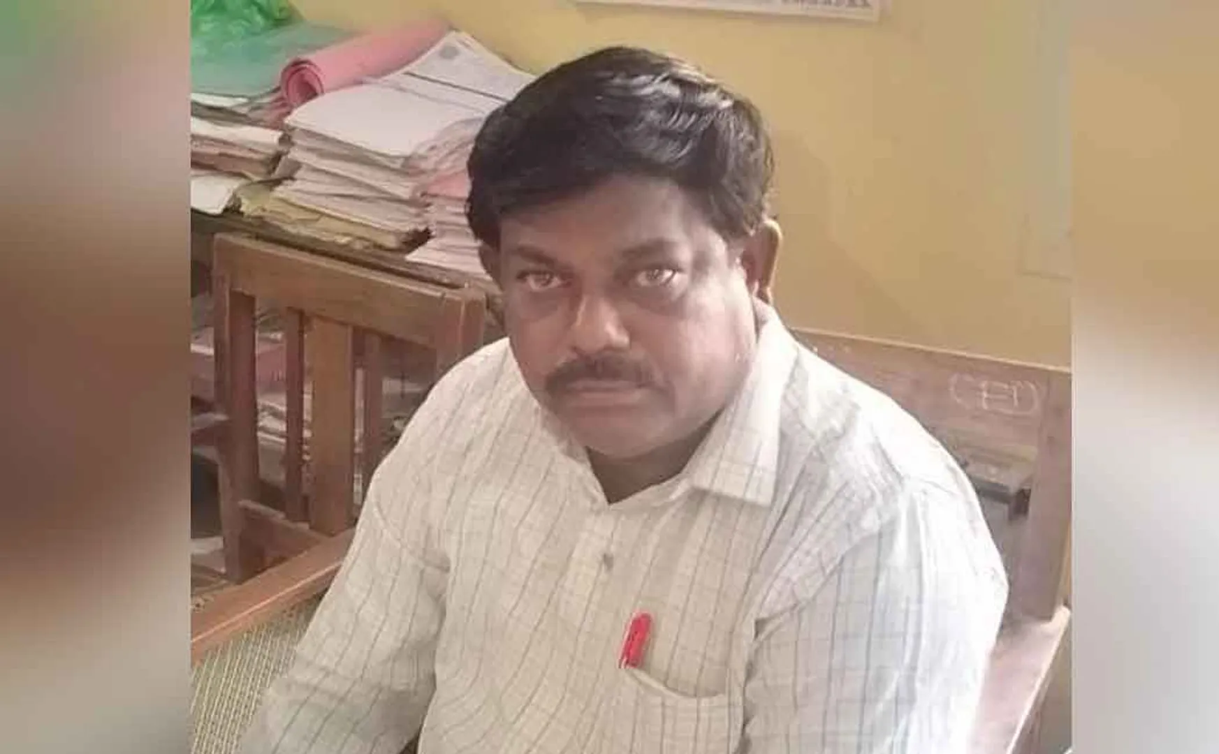 tn govt officer arrested for taking 15 thousand bribe