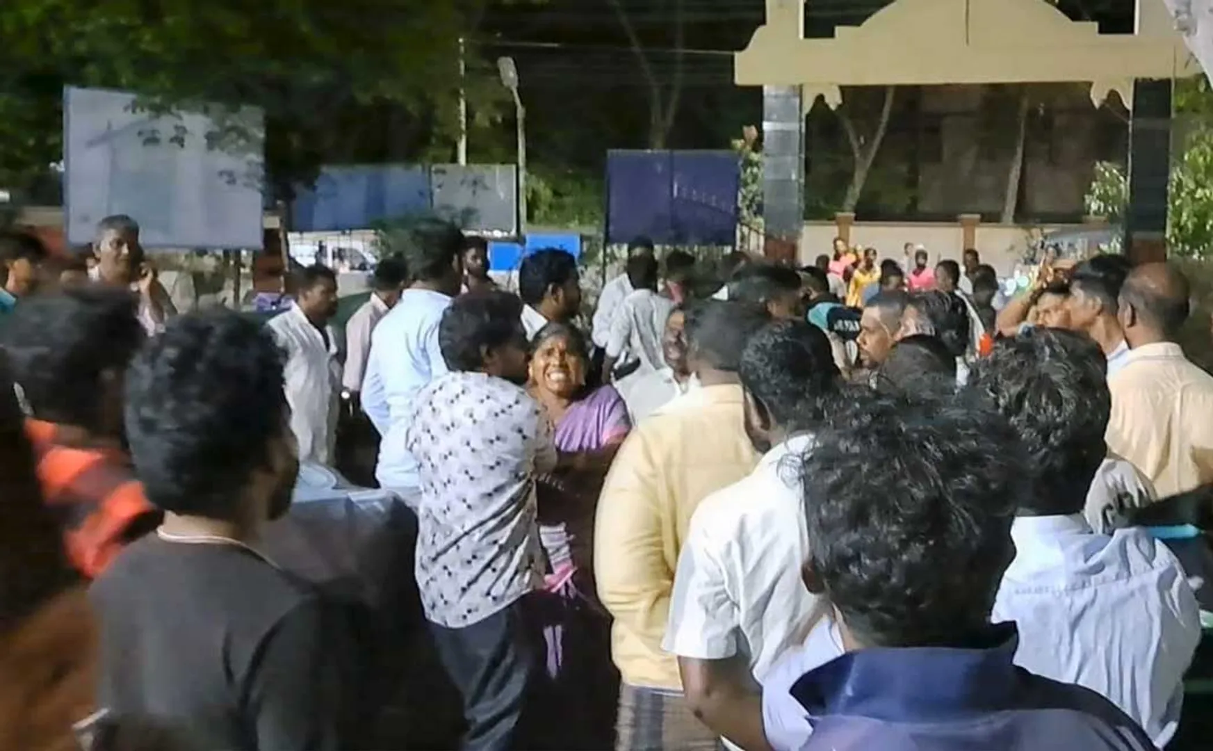 Clash between BJP members at Government Hospital in Vaniyambadi
