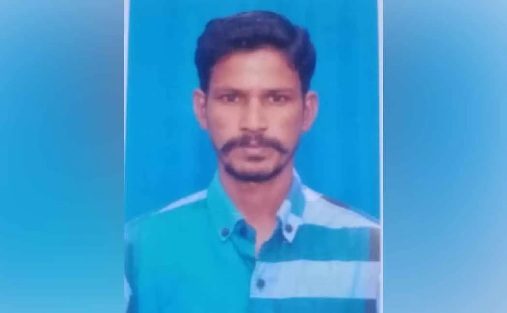 Father drowned in the water in front of his son