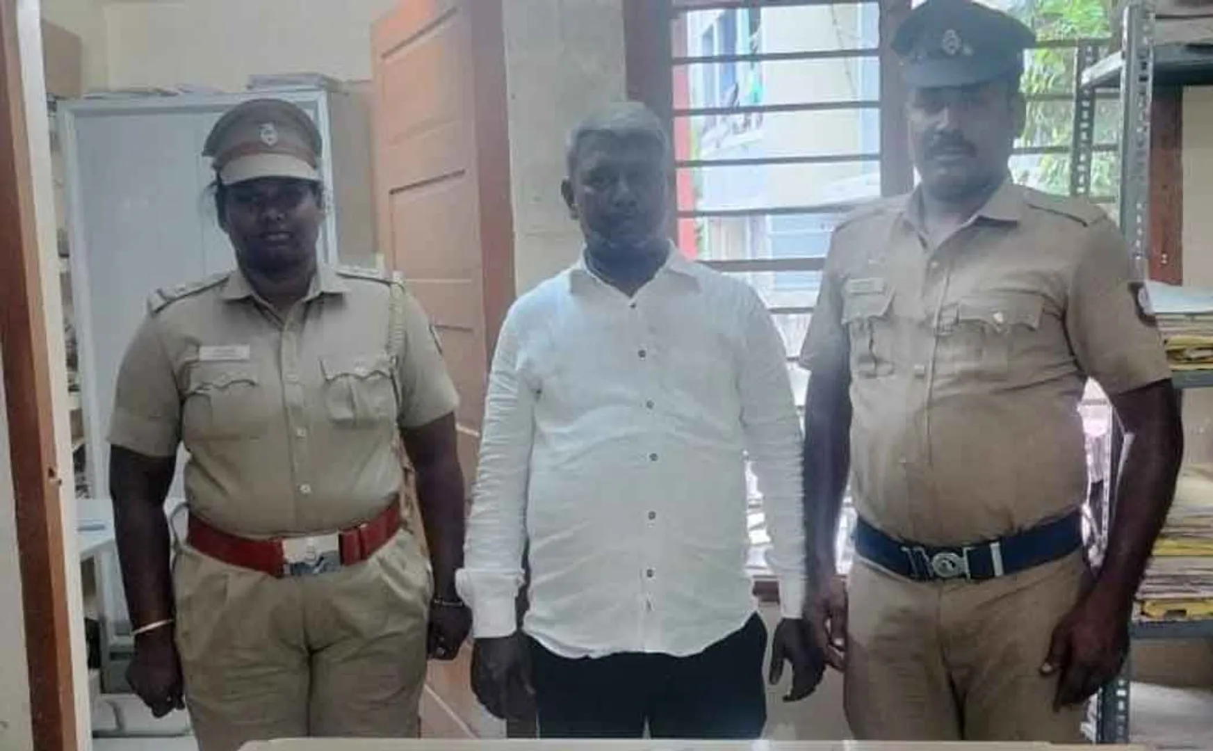 Man arrested for cheating money from auto driver by gambling