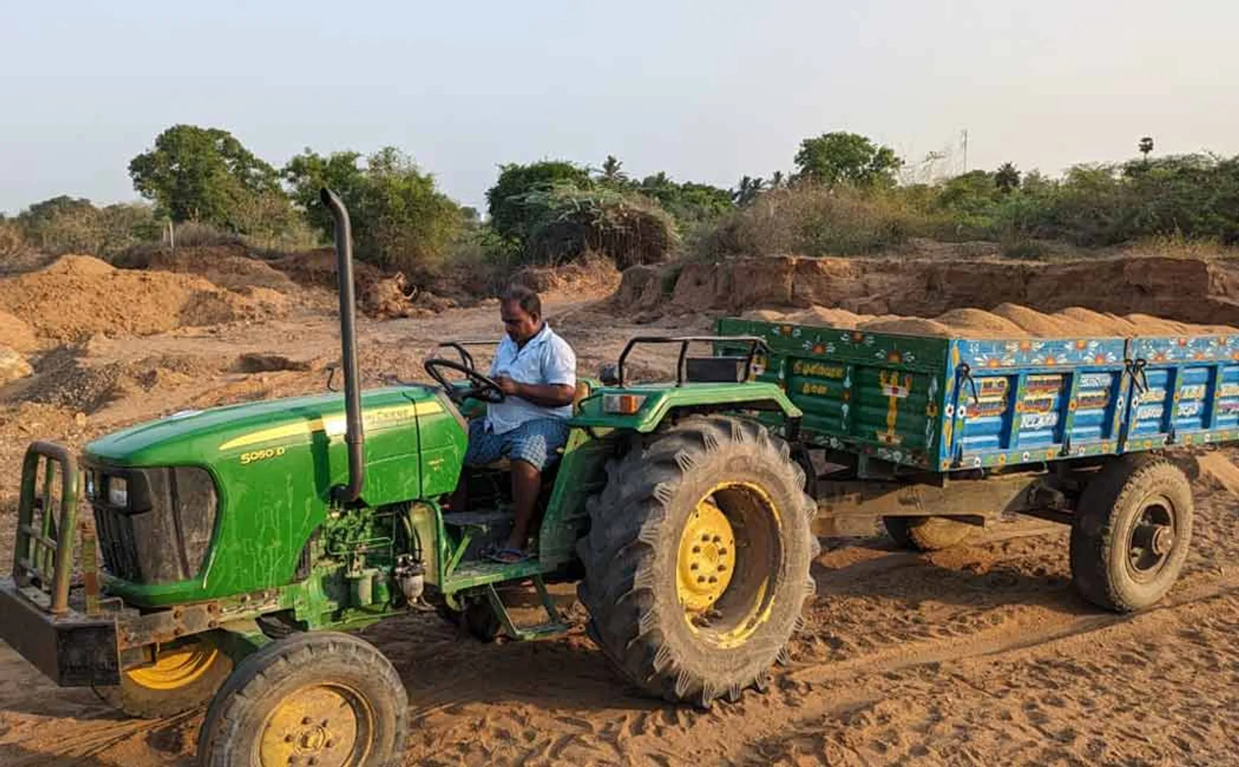 panchayat president threatened officials who came to stop digging mud Kamandala river.