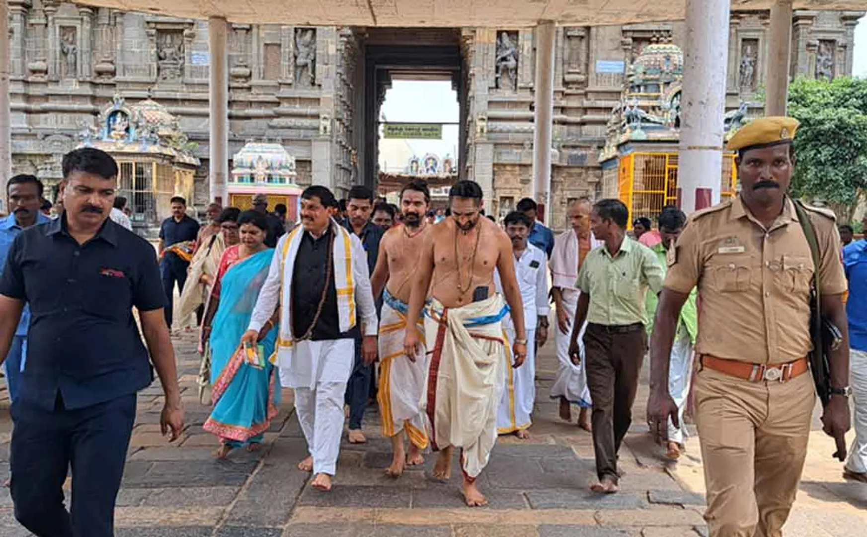 Madhya Pradesh Chief Minister Sami darshanam at Chidambaram Nataraja temple