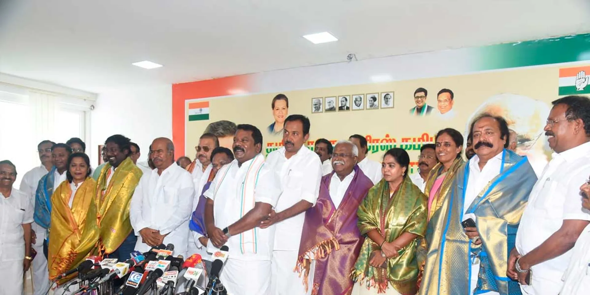 Selvaperunthakai felicitating the successful candidates (Photos)