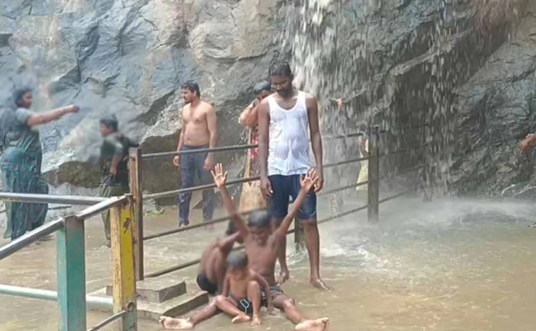 Increase in the number of people visiting Jalagamparai Falls