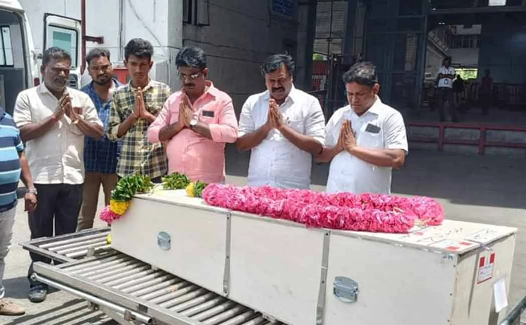 Duvakkudi Palanichami, who passed away in Kuwait, arrived in Chennai