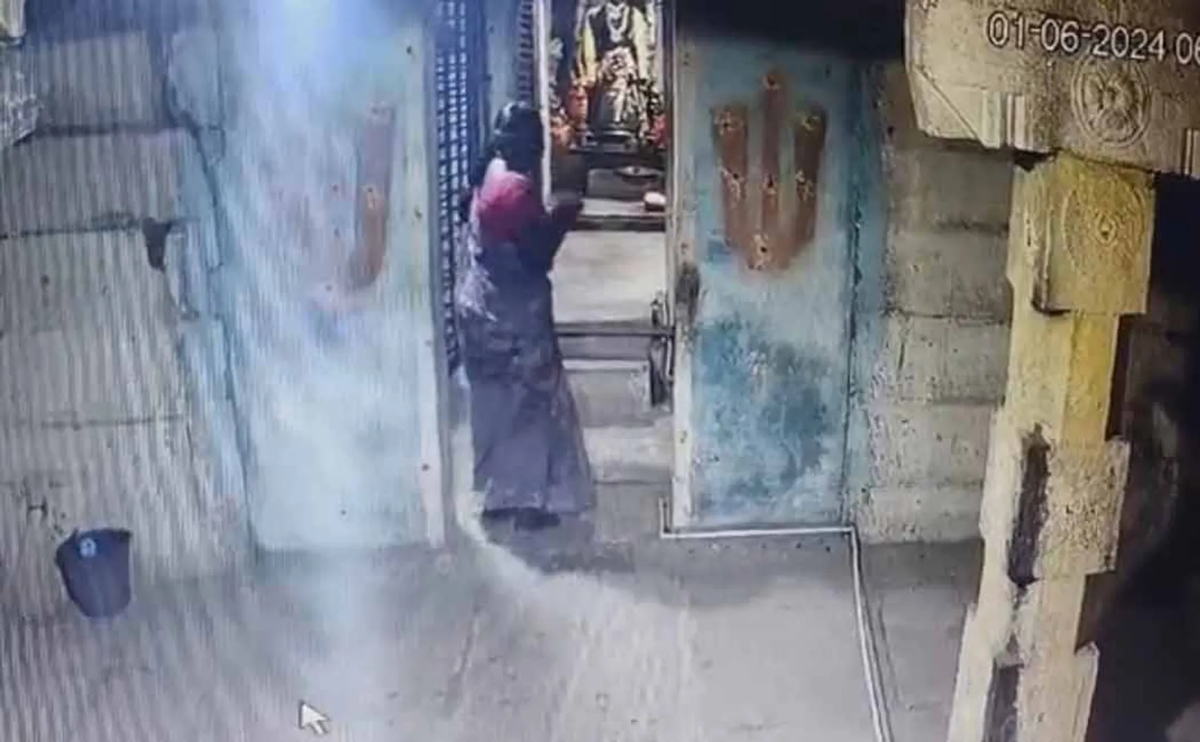 woman entered sanctum sanctorum and stole gold coins from idol of Samy