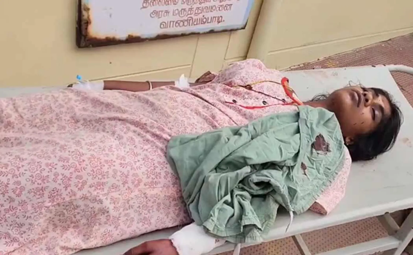 Husband stabs pregnant wife