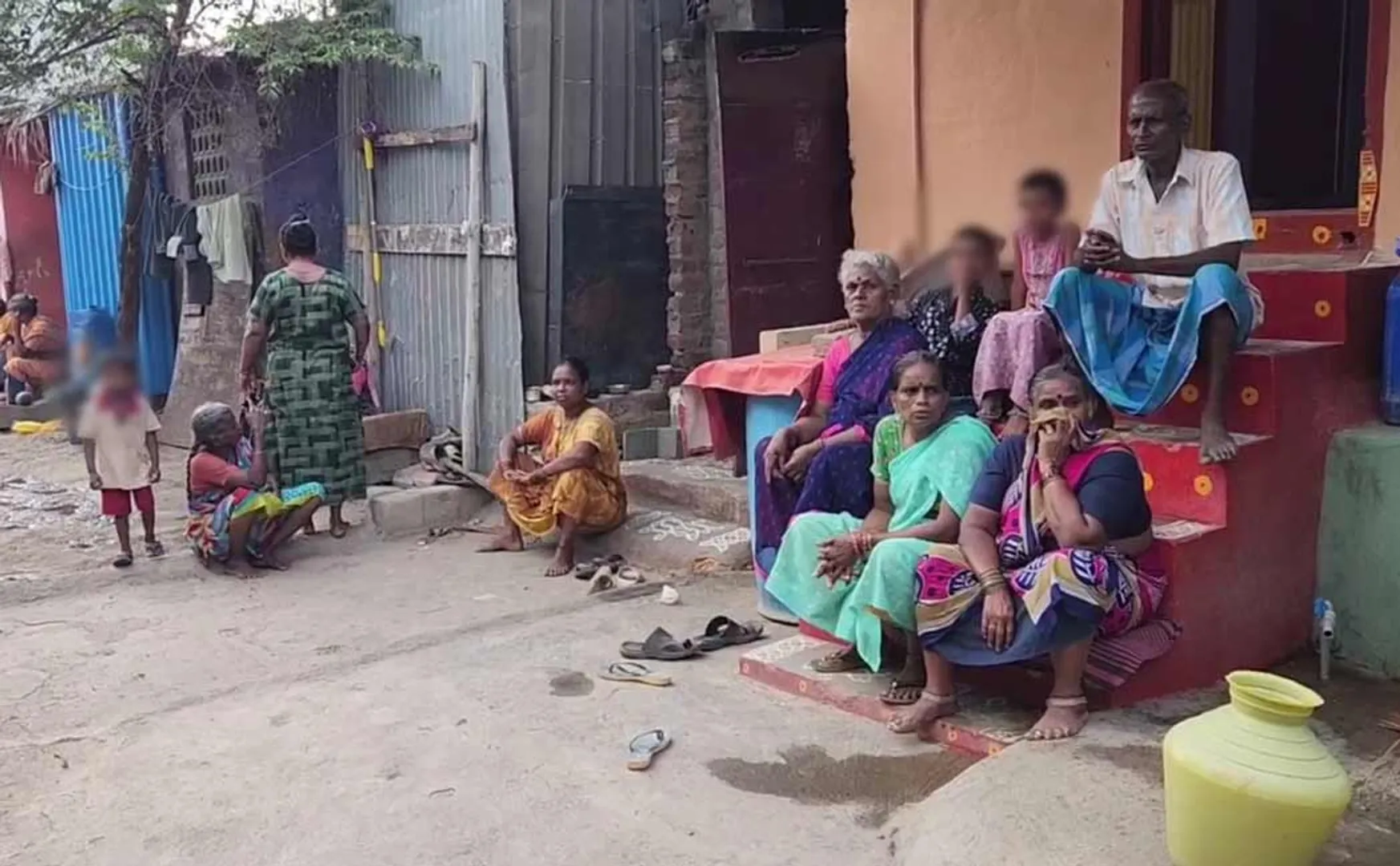  people stopped officials came to give notice to vacate houses and sent them back