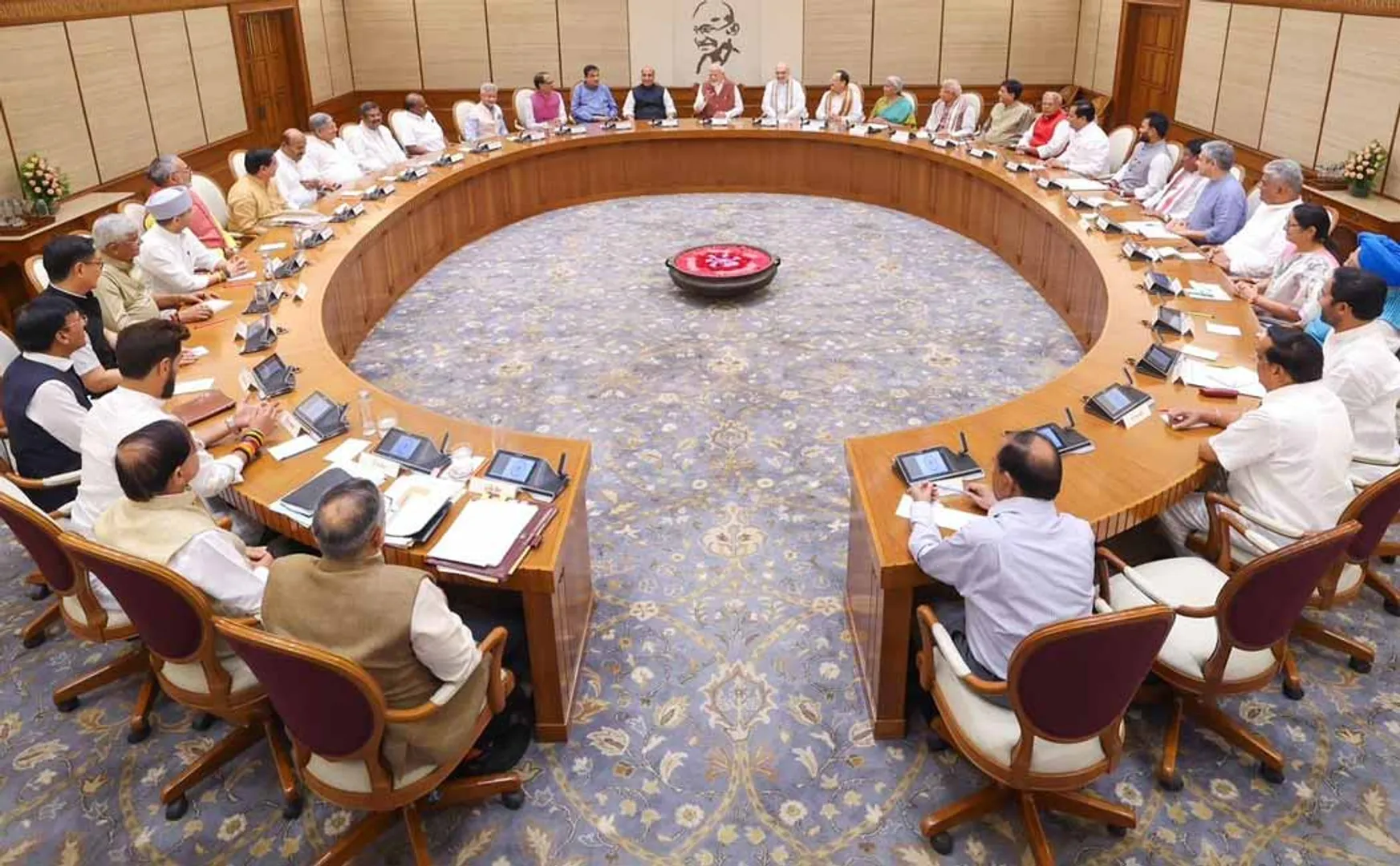 Central cabinet urgent consultation