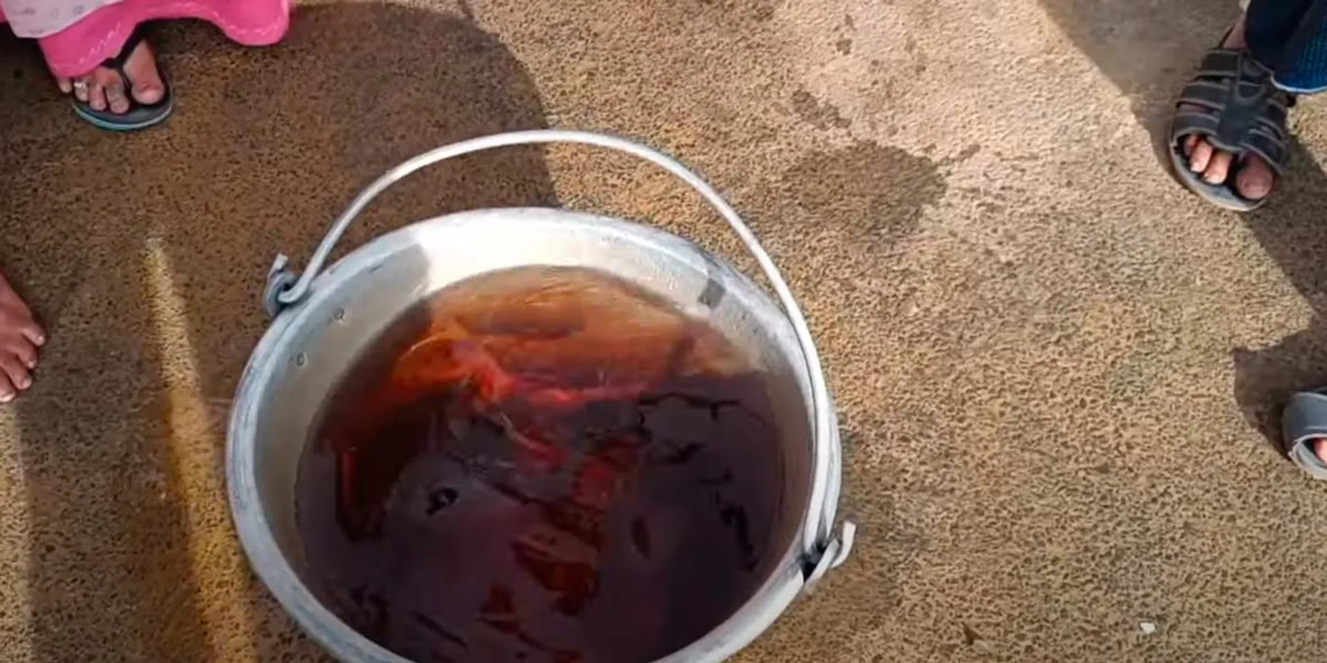 Drinking water that comes in different colors;karaiputhur in fear