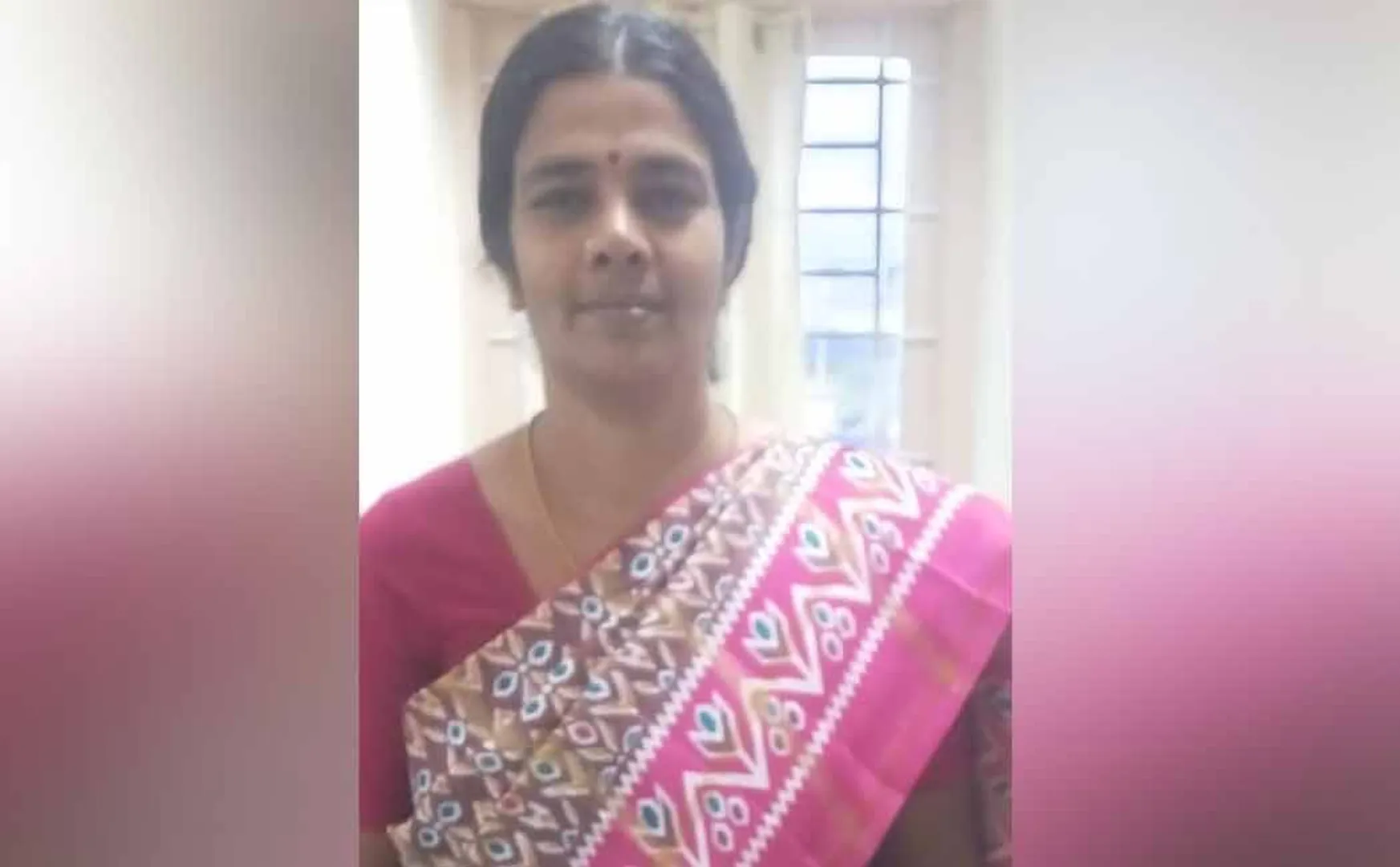 Daughter performed funeral rites for mother in Tiruvarur