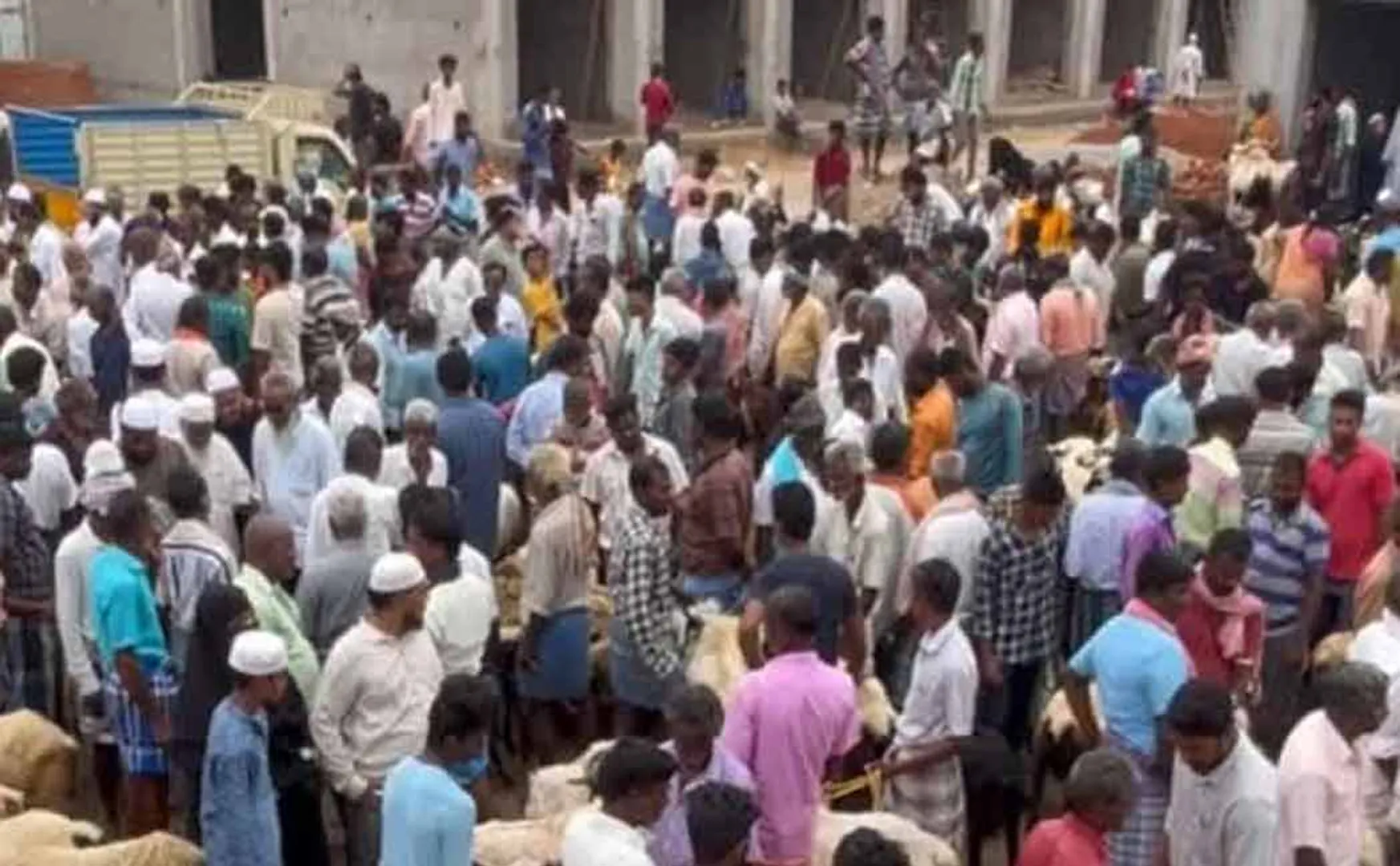 students and public are suffering due to impact of traffic due to weekly market