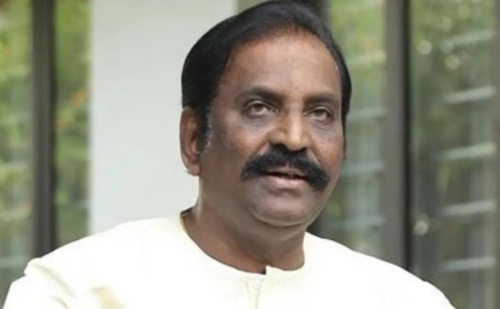 Vairamuthu advises to ministers