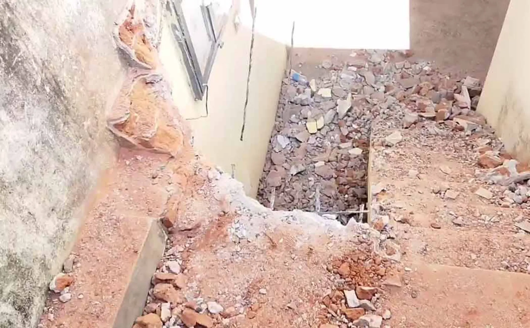 owner demolished the stairs because he did not vacate the house