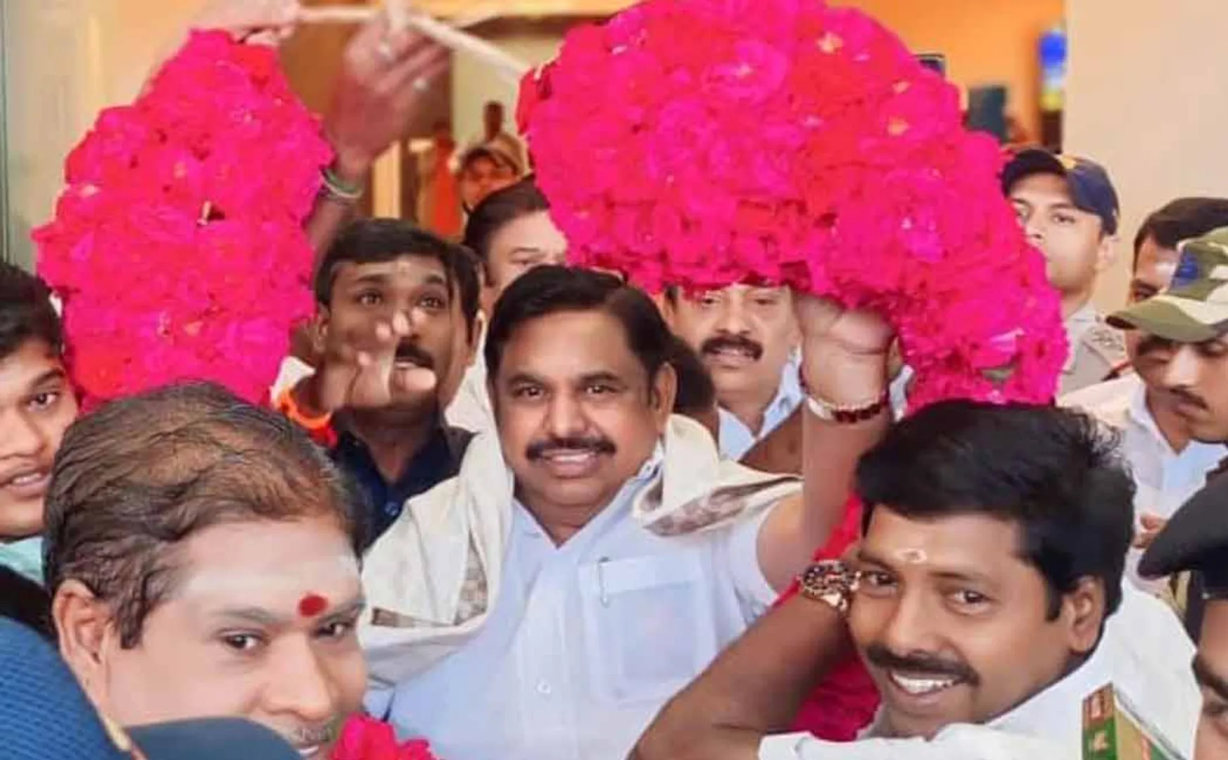 Enthusiastic reception for Edappadi Palaniswami in Trichy