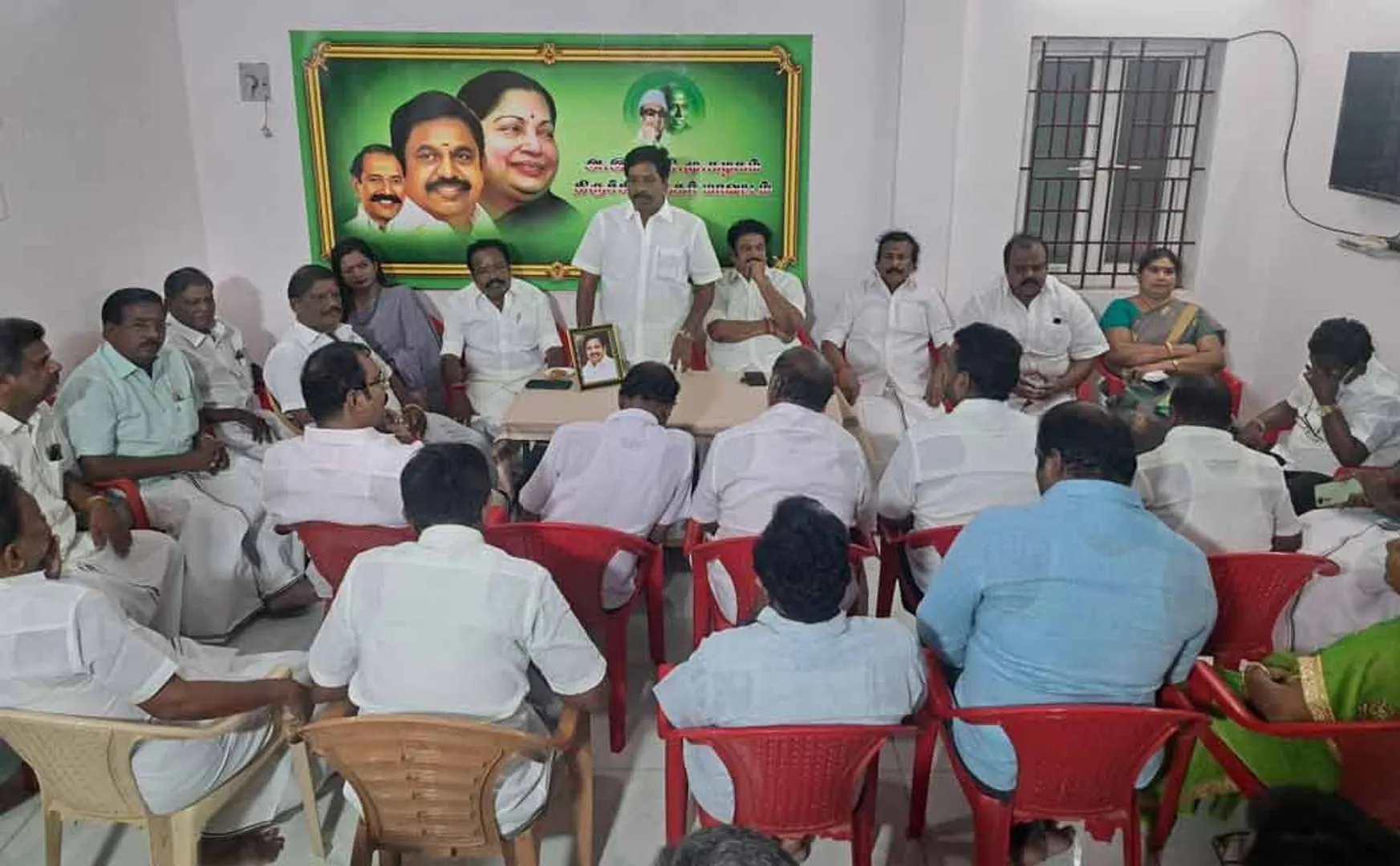 Resolution condemning DMK government in AIADMK executive meeting