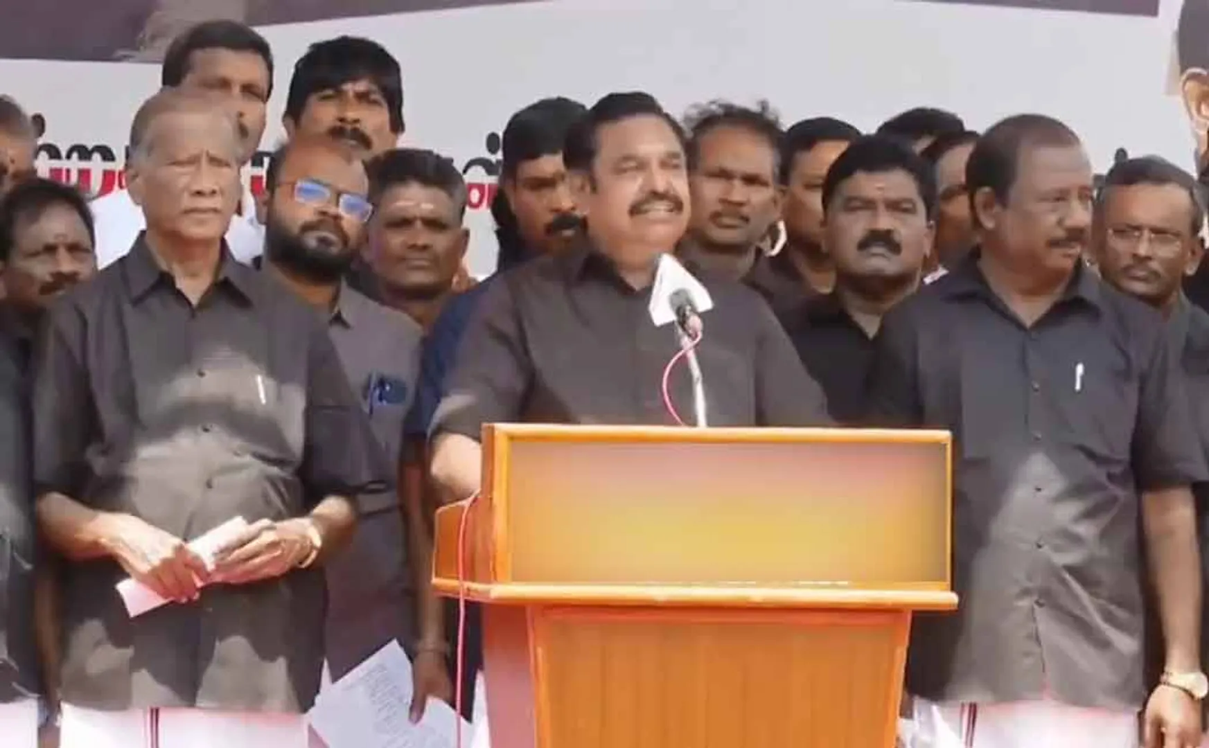 ADMK team meets Governor Edappadi Palaniswami announcement